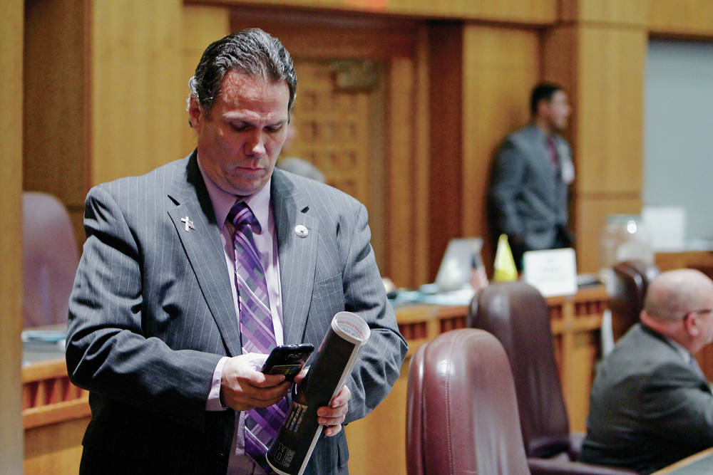 GOP senator starts process for overriding governor’s veto on teacher sick days