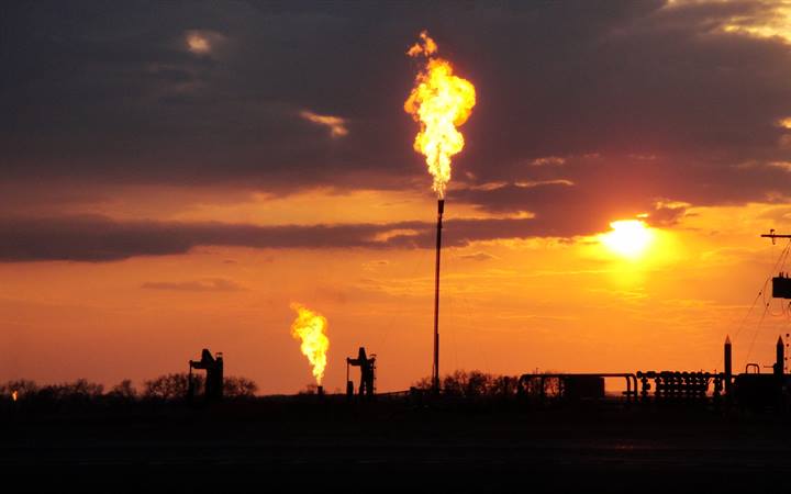 Bill would freeze fracking permits while impacts studied