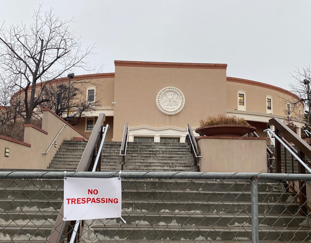 Republican legislators want fences around Roundhouse taken down