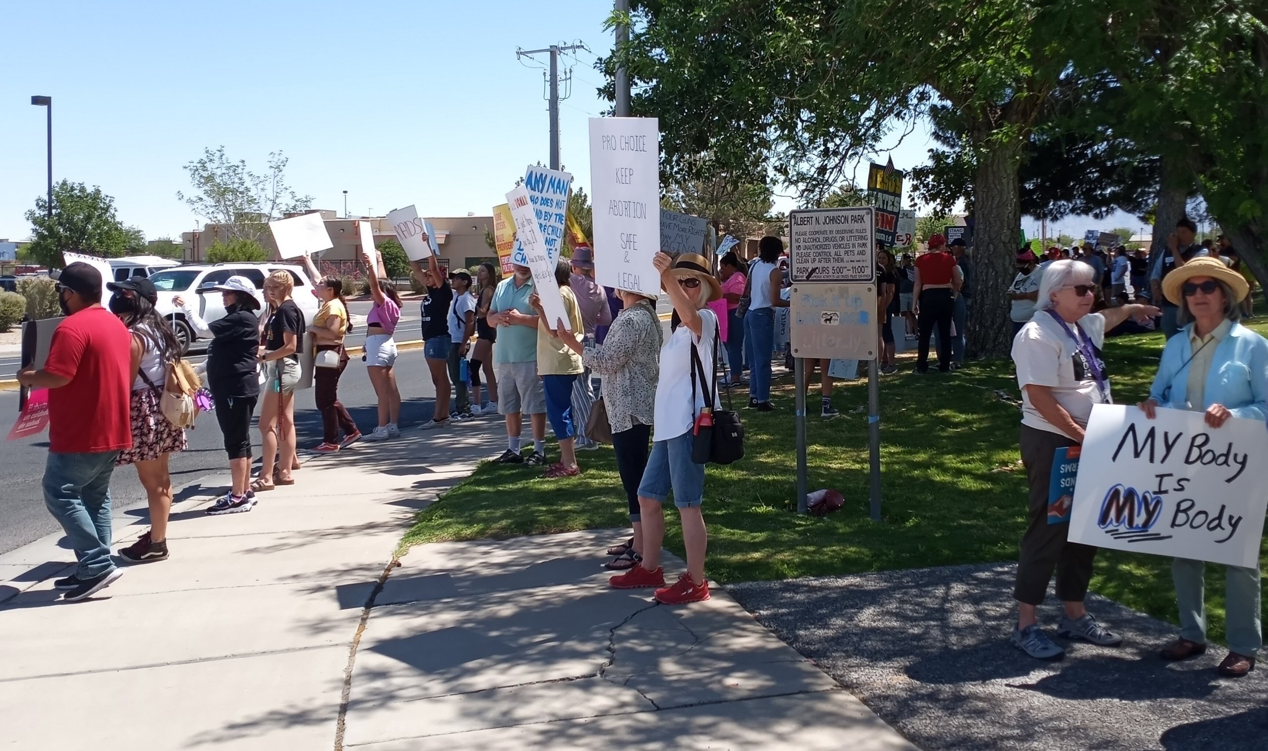 Hundreds protest in Las Cruces for abortion rights 
