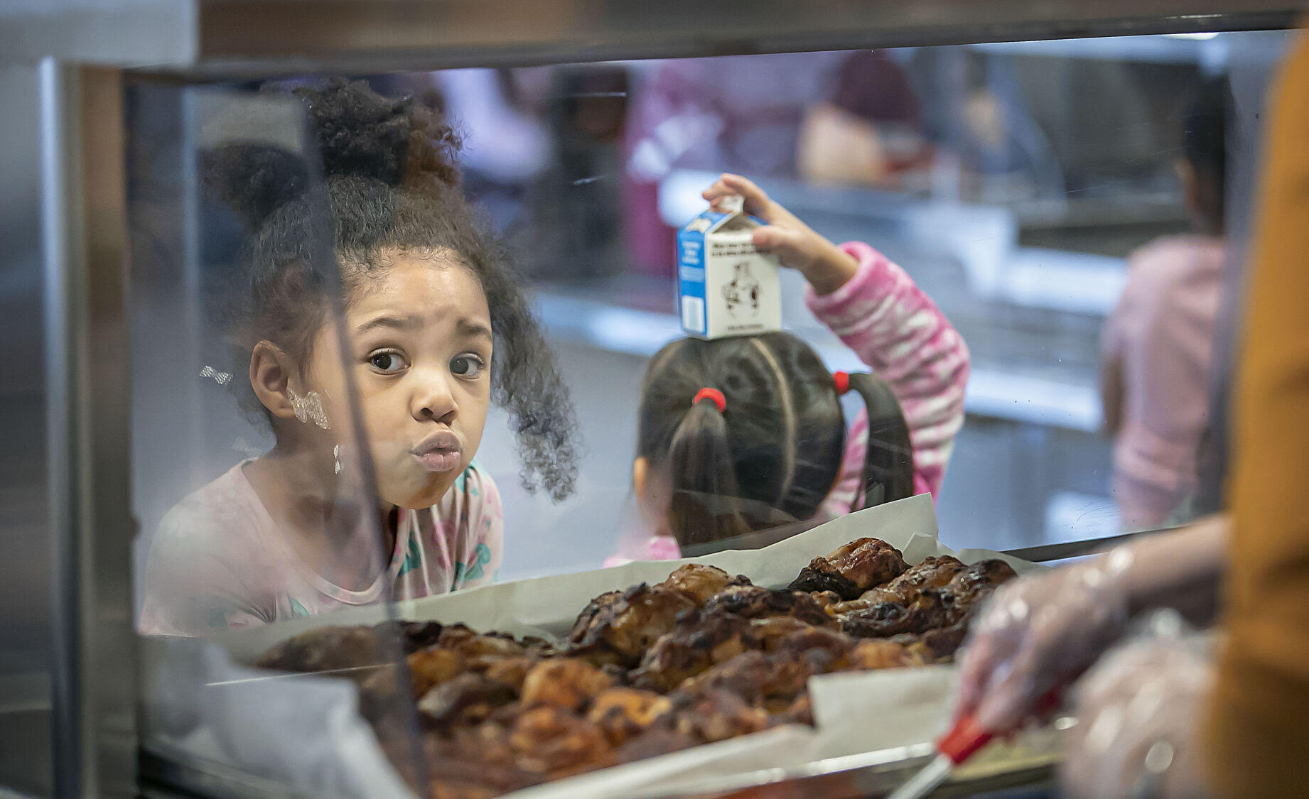 Advocates tout benefits of free school lunches