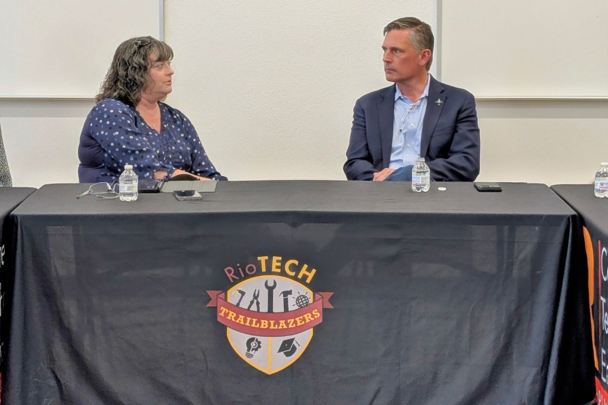 Sen. Martin Heinrich speaks with Rio Rancho School Employee Union President Billie Helean during a roundtable event in Rio Rancho on April 16.
