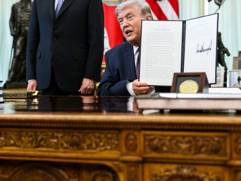 President Donald J. Trump signs an Executive Order limiting mail-in voting, Tuesday, March 31, 2026, in the Oval Office. (Official White House Photo by Joyce N. Boghosian)
